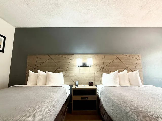 Standard, 2 Double Beds, Quality Inn & Suites Greenville I-65 4/10