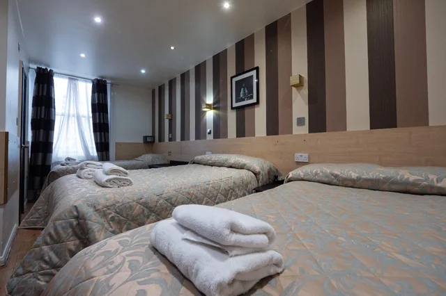 Room, Quintuple، St George Paddington Hotel 1/1