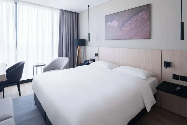 جناح بسرير كينج بإطلالة على البحر بغرفة نوم واحدة، Park Inn by Radisson Hotel & Apartments Kuwait 1/3