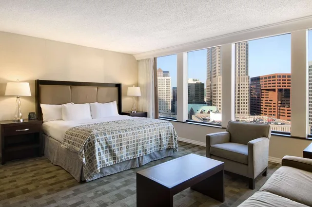 Superior, King Bed, West Tower, Corner، Hilton St. Louis at the Ballpark 2/3