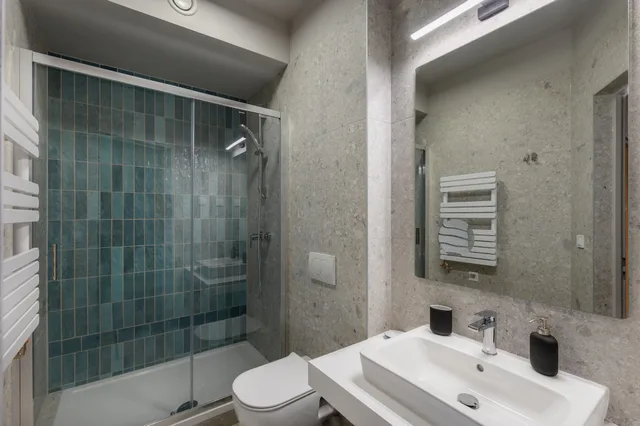شقة ديلوكس بأربعة أسرّة وسريرين كينج بشرفة بغرفتي نوم، Florin Apart Hotel 6/6