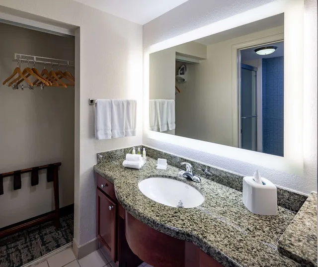 جناح بسرير كينج بحوض استحمام لذوي الإعاقة، Homewood Suites By Hilton Jacksonville-South/St. Johns Ctr. 3/4