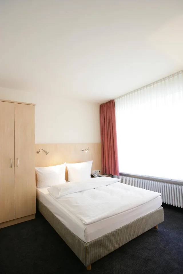 غرفة بسرير كينج، Top Hotel Senator 4/10