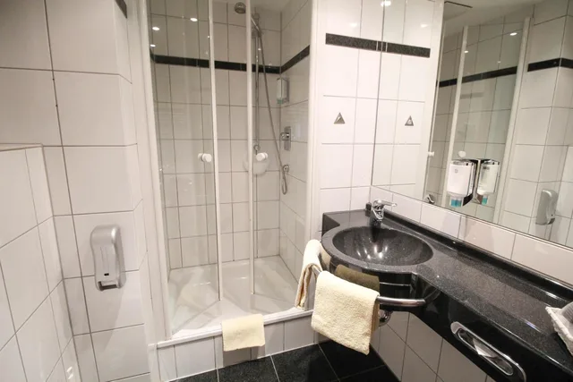 غرفة بسرير مزدوج بشرفة، Hotel National Dusseldorf 5/7