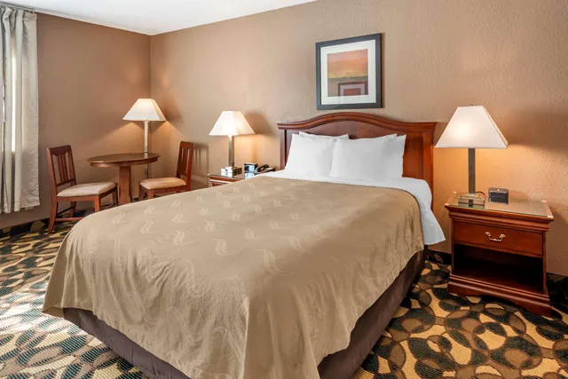 غرفة بسرير مزدوج، Quality Inn Paradise Creek 2/3