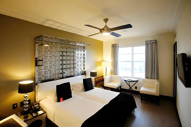 غرفة بسرير مزدوج، Waldorf Towers South Beach 1/1