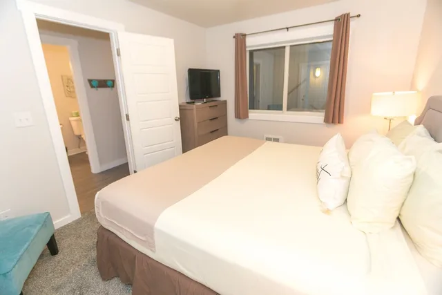 1 Bedroom, Signature, Unit, King Bed, Pool View, Sofa, Kitchen, The Grey Gull 2/2