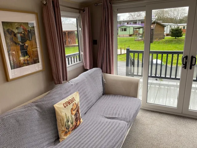 Mobile Home, Deluxe, 1 Double and 4 Single Beds، Gullivers Hotel 2/6