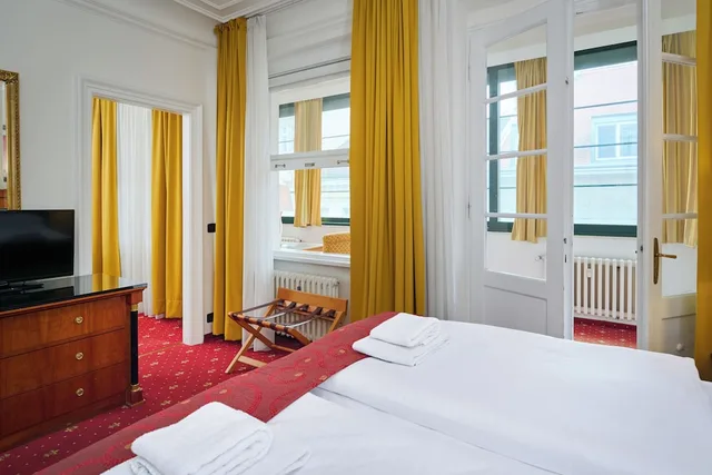 غرفة عائلية بسرير كوين وسريرين منفصلين، Hotel Bologna 1/6