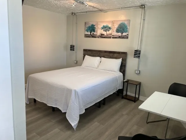 غرفة أساسية بسرير كوين، The Sands Motel 1/2