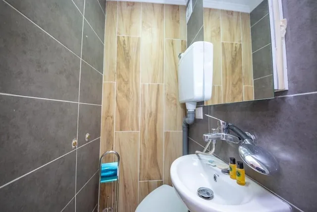Bed and Breakfast Kotoni، جيروكاسترا 35/35
