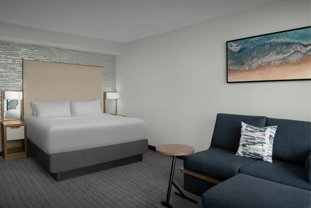 Guest Room, King Bed, Ocean View, Sofa, High Floor, Courtyard Virginia Beach Oceanfront South 1/3