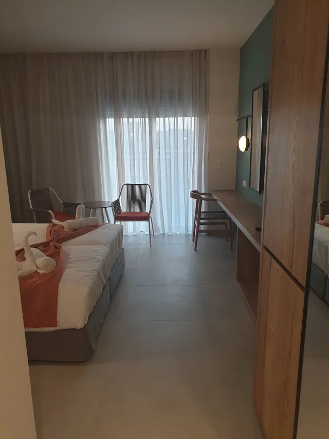 غرفة ديلوكس بسريرين منفصلين بغرفة نوم واحدة، Mazoren Art Hotel 3/9