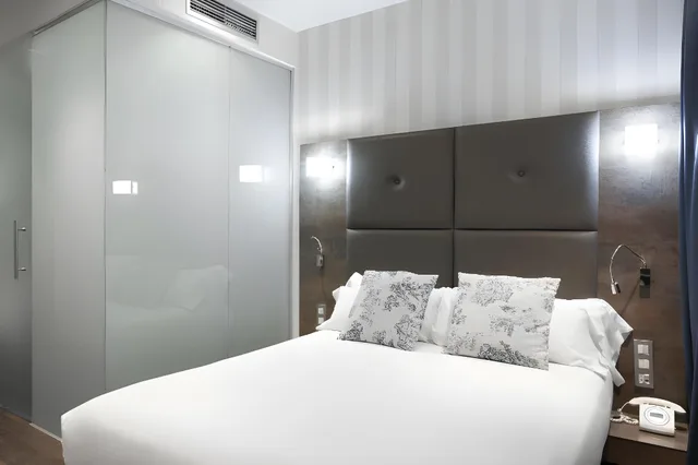 Petite, Double Bed، Petit Palace Posada Del Peine 1/1