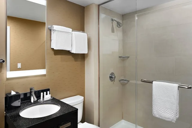 جناح بسريرين مزدوجين بغرفة نوم واحدة مع أريكة، Fairfield Inn And Suites New York Manhattan Chelsea 2/2