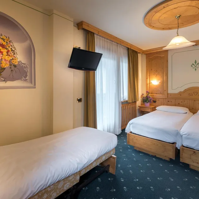 غرفة ثلاثية في الطابق الأرضي، Hotel Astoria 2/5