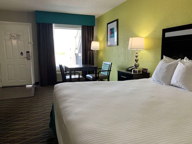 غرفة قياسية بسرير كينج للمدخنين لذوي الإعاقة، Best Western Inn Florence 1/8