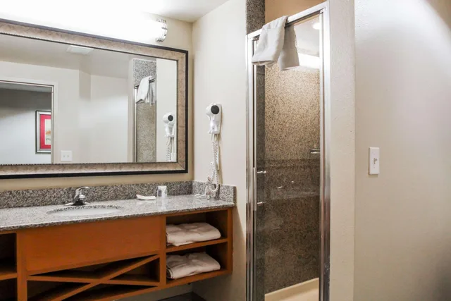 جناح، Comfort Suites At Virginia Center Commons 6/6