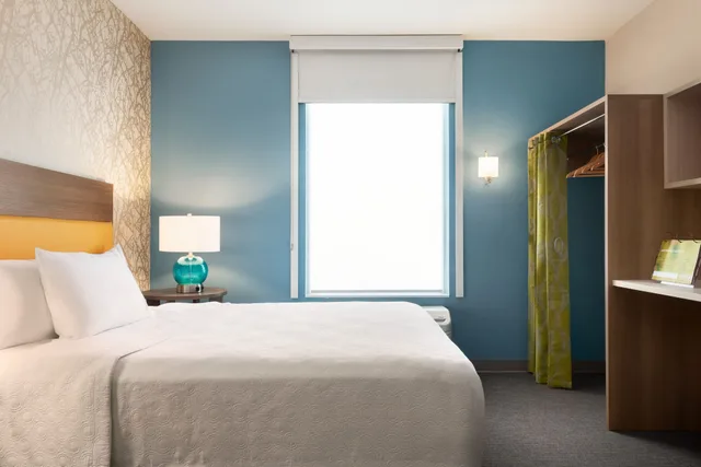 غرفة بسرير كينج لذوي الإعاقة، Home2 Suites by Hilton Wilmington Wrightsville Beach 1/4
