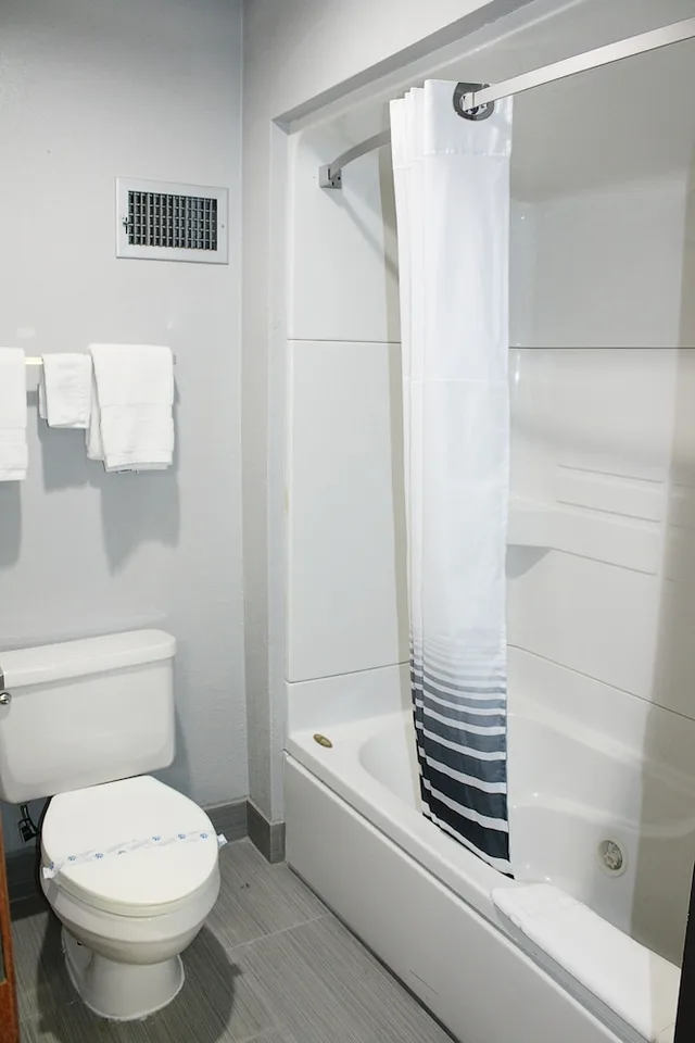 غرفة قياسية بسريرين كوين للمدخنين، Greenstay Hotel and Suites St James 2/2