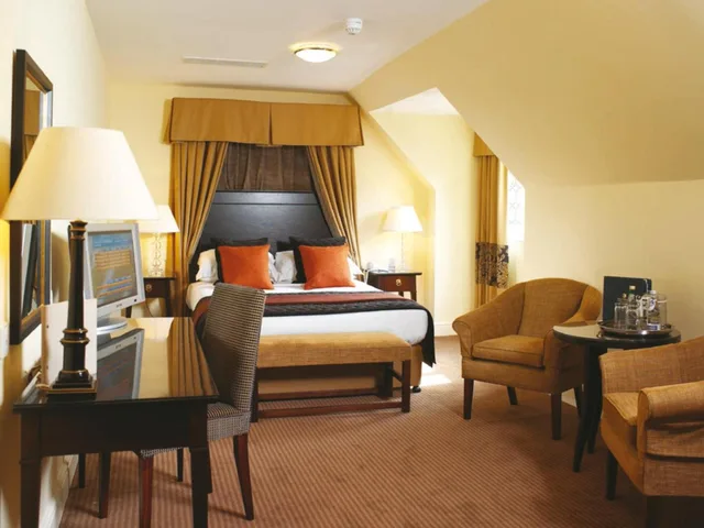جناح سوبيريور، Macdonald Frimley Hall Hotel And Spa 4/9