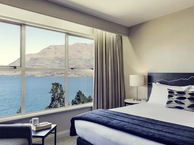 غرفة سوبيريور بسرير كينج بإطلالة على البحيرة، Movenpick Queenstown 2/4
