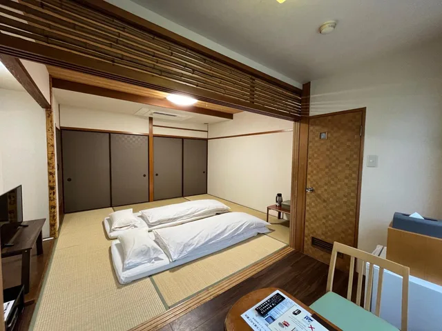 Japanese, No Bathroom، Kameya Rakan 6/10