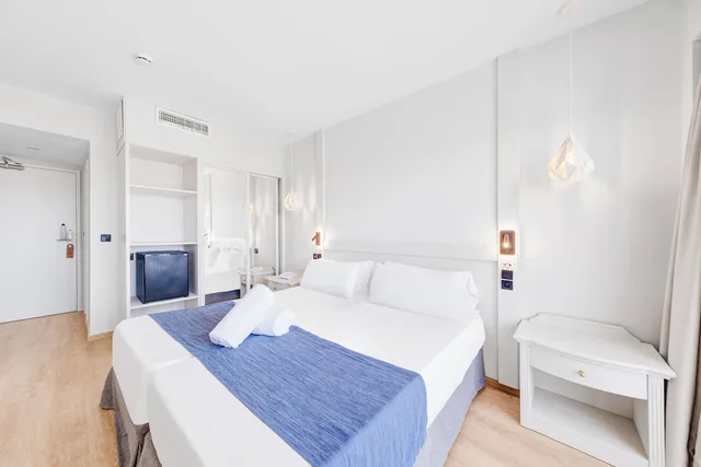 غرفة قياسية بسرير مزدوج بشرفة، Hotel Ankaa 1/4