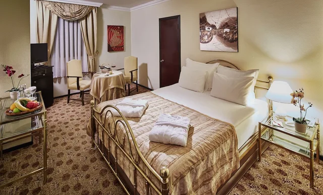 غرفة قياسية ثلاثية بسرير كوين وسرير فردي، Gunes Hotel Merter Istanbul 4/10