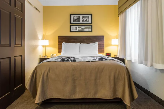 جناح بسرير كوين لذوي الإعاقة، Sleep Inn & Suites Pittsburgh Airport 1/2