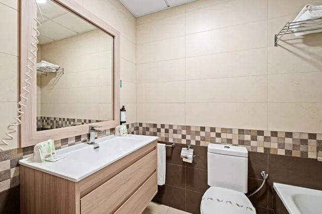 Junior Suite, Twin Beds, Murphy Bed, Sofa، Hotel Puente Real 7/8