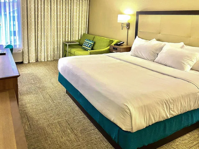 جناح بسرير كينج، Comfort Inn Darien - North Brunswick 1/1