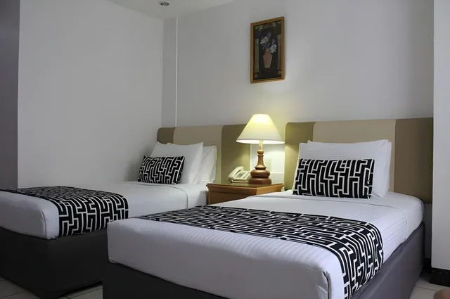 غرفة قياسية بسريرين منفصلين، LAS PALMAS HOTEL DE MANILA 5/8