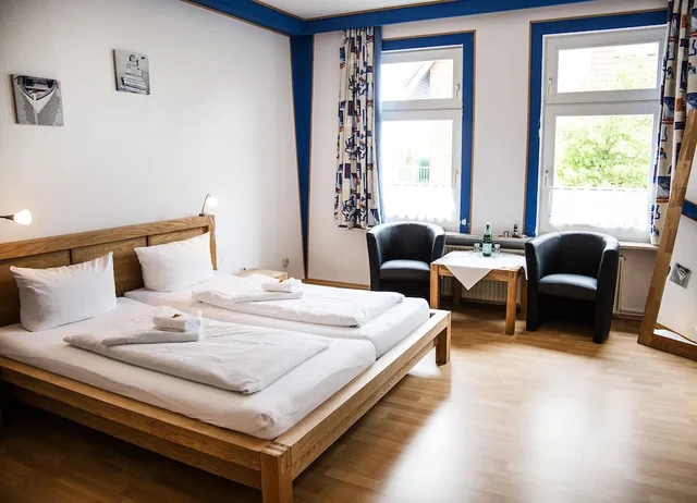 Room, Queen Bed, Hotel Tum Stuurmann 2/8