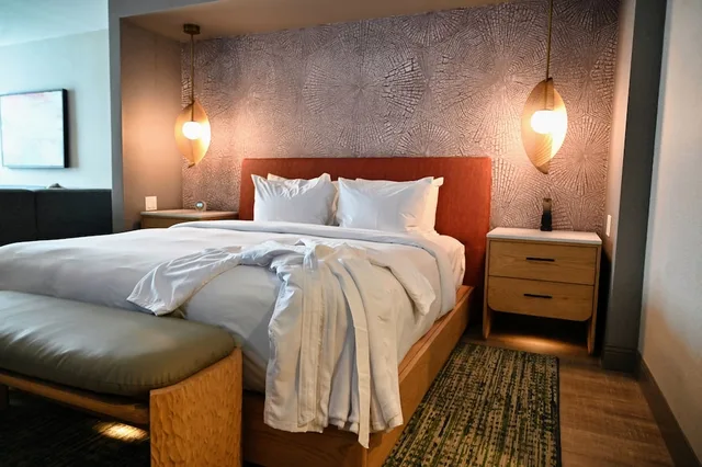 غرفة بسرير كينج مع أريكة، The Mindaro, part of JdV by Hyatt 1/7