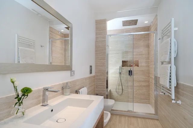 Deluxe, Quadruple, Double and Twin Beds, HOTEL OLIMPICO 3/3