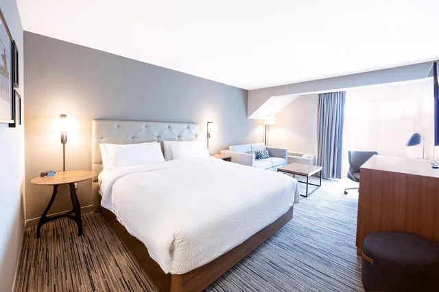 غرفة بسرير كينج مع أريكة، Four Points By Sheraton Downtown Seattle Center 4/8