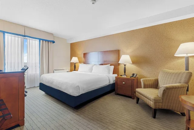جناح تنفيذي بسرير كينج، Sandman Hotel & Suites London Downtown 1/4