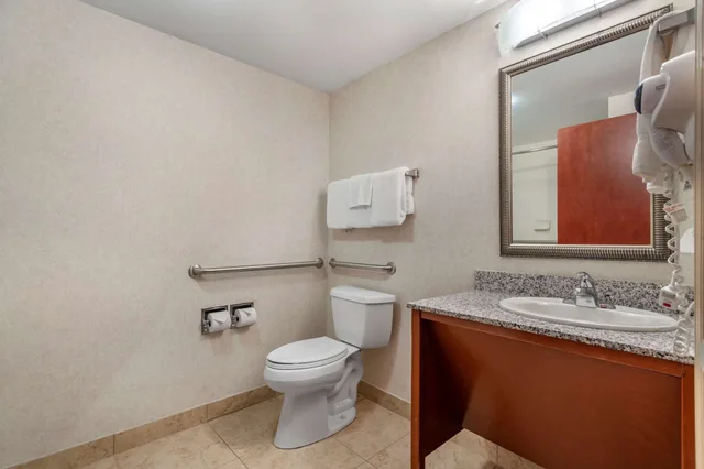 Room, King Bed, Accessible, Econo Lodge Broken Arrow 10/10