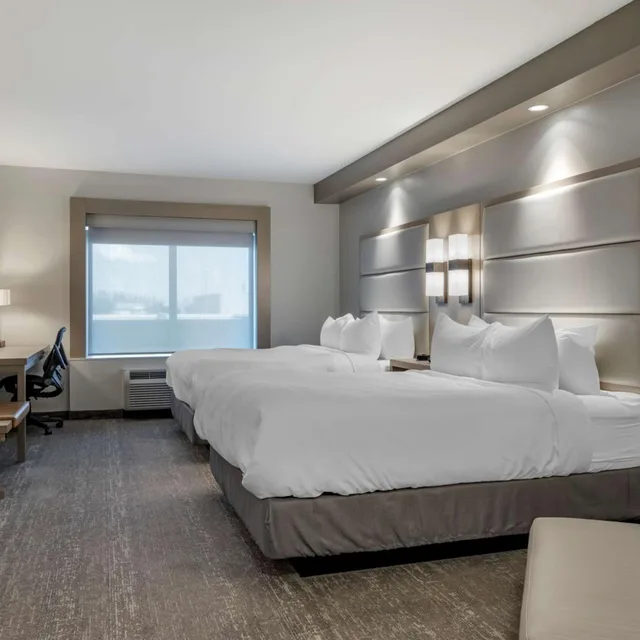 غرفة بسرير كينج وسريرين كوين، Best Western Premier Prince Albert 3/10