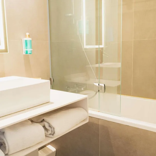 غرفة عائلية بسرير مزدوج وسرير فردي مع أريكة، Novotel Valence Sud 7/7
