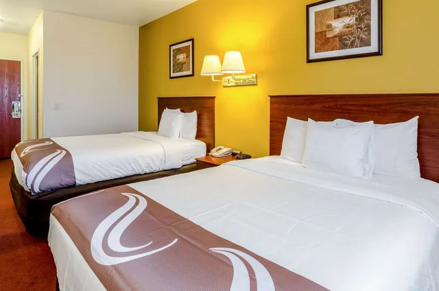 غرفة بسريرين كوين، Holiday Inn Express Wichita North - Park City 1/3
