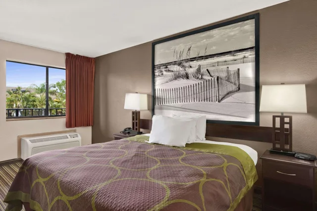 غرفة بسرير مزدوج، Super 8 Fort Myers Hotel 1/2