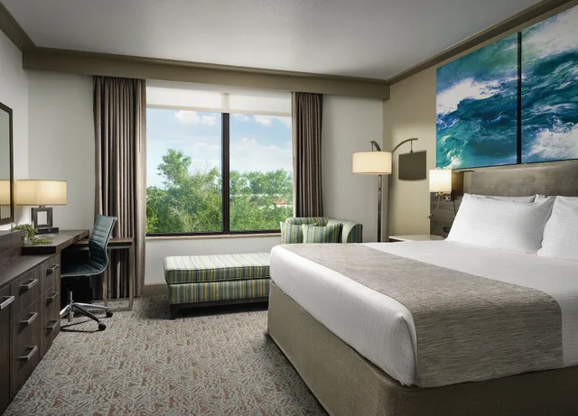 Suite, King Bed, Accessible, Buena Vista Suites 3/8