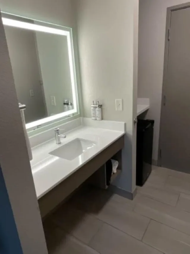 غرفة قياسية بسرير فردي، Holiday Inn Express Wichita North - Park City 3/4