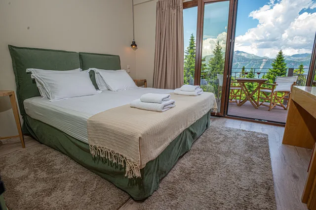 غرفة بسرير كينج بإطلالة على الجبل، Anavasi Mountain Resort 2/4