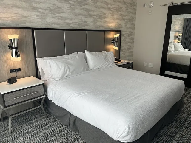 2 Rooms, Suite, King Bed, Corner, Accessible, Embassy Suites by Hilton Alpharetta Halcyon 1/2