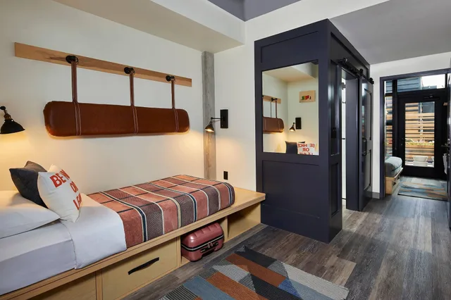 جناح بشرفة بغرفتي نوم، Moxy Columbus Short North 3/5