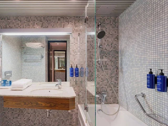 غرفة قياسية بسريرين منفصلين، Radisson Blu Olumpia 7/8