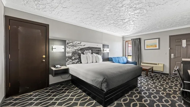 غرفة بسرير كينج لذوي الإعاقة، Super 8 by Wyndham Norman West OK 2/5